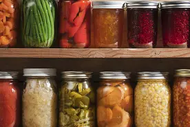 一家三口吃自制腌菜亚硝酸盐中毒 医生：腌菜一个月后再吃更安全