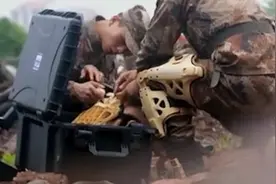 国产“黑科技”机械外骨骼，女兵穿上可背140斤男兵飞奔视频封面