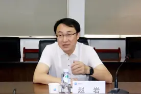 任党委书记、副主任两个多月后，他转任主任、党委副书记图片