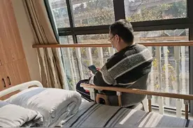 年仅39岁程序员住进养老院！6点起床9点睡觉，和老人们追剧！网友：我竟然羡慕了图片