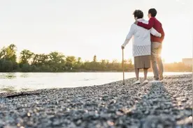 给妈妈当妈妈，在她生命最后12年图片