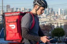 美国“饿了么”送餐员：没有小费过不下去图片