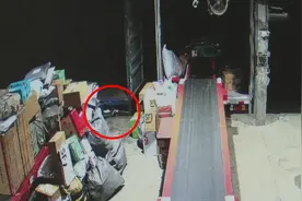 76秒丨快递中转站运输司机监守自盗 半个月内“顺手牵羊”23个快递图片