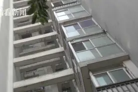 午夜惊魂！13楼窗外冒出人影吓坏业主 被逮辩称：在做攀爬训练图片