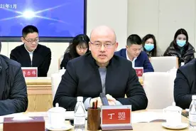 我在双城挂职｜十年后上下铺兄弟偶遇在两江让他打起校友主意图片