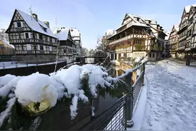 雪中斯特拉斯堡图片