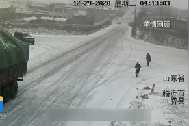 阻挡47吨大货车下滑的临沂三个好人被授予“见义勇为先进个人”图片