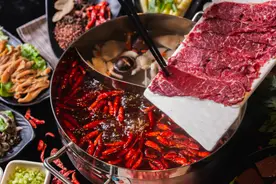 明星股东连开700家火锅店狂揽3.4亿，谭鸭血创始人操盘，运行资质存疑图片