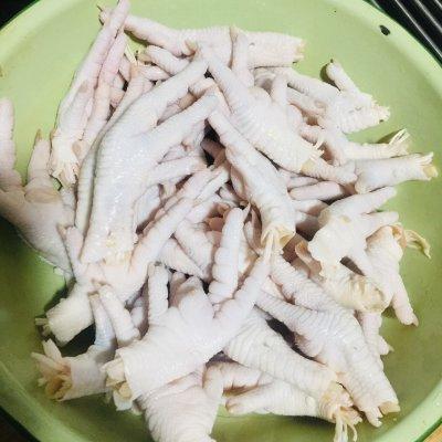 这道家喻户晓的泡凤爪是怎么做的呢？