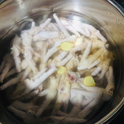 这道家喻户晓的泡凤爪是怎么做的呢？