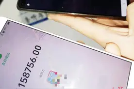 车费6元，乘客酒后付了15万余元！出租车司机拾金不昧获奖400图片