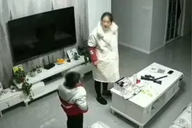 72秒丨5岁儿子家中玩火险酿大祸 拿来棍子脱掉裤子等挨打视频封面