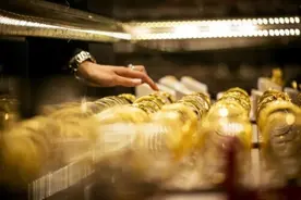 周大福旗舰店网页黄金标错价 近5万元手链7000多元被拍下 商家：不会发货图片