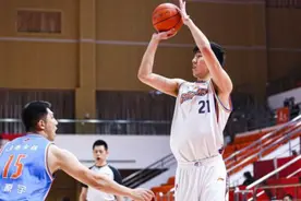 8年前就与上海男篮结缘，宗赞曾是CUBA“大魔王”图片