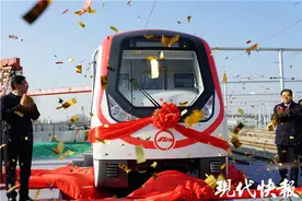 来了！南通轨道交通1号线首列车正式亮相图片
