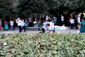 2016年长沙挟持人质案细节：民警卸枪与嫌犯谈判，抓住几秒钟机会徒手夺刀图片