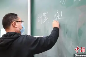 “我的数学真是体育老师教的！”90后体育老师做班主任辅导数学图片