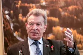 “苏联英雄”、俄议员安托什金感染新冠后去世，曾亲自驾机穿越切尔诺贝利核爆反应堆参与救援图片