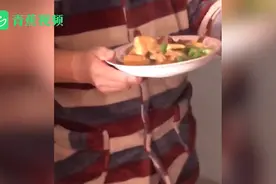 女子居家隔离被邻居花式投喂，一个人吃三个菜不重样，网友：当闺女养了图片