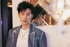 麻将桌前他一笑而过，自己的前女友和老婆的前男友竟然打对家图片