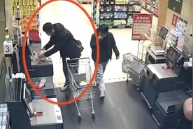 “真是第一次”！宝马男背GUCCI包逛超市 结果店员不放他走了...视频封面
