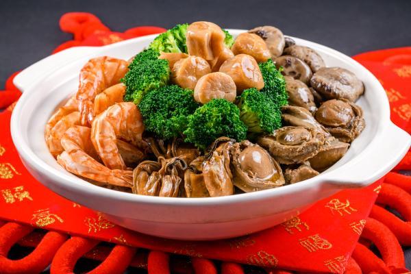 花胶和蚝豉一起煲汤可以吗 2025年蚝豉花胶汤的功效