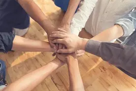 令人头秃的公司团建，可以少点吗图片