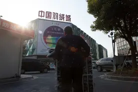 全国大范围降温羽绒服热销，拼多多上浙江嘉兴是最大原产地图片