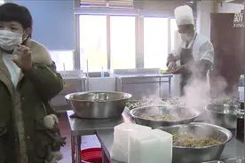 上海：镇里来了可外卖长者食堂 享受“家门口的幸福”视频封面