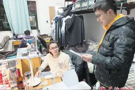 大学生寝室开“微公司”：做美甲、开打印社、跑腿、开小卖部…图片