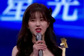 抖音星动之夜：抖音经常拍视频获奖，年度人气艺人：赵露思，金晨