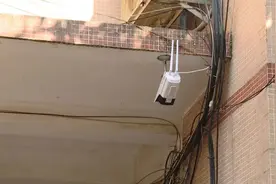 南宁一小区单元楼入口装私人摄像头，业主：想看看是谁搞鬼搞怪图片