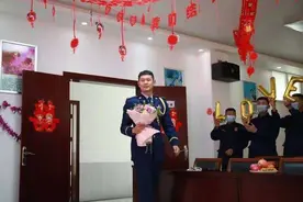 河南“火焰蓝”、河北“天使白”线上办婚礼图片