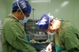 养了半年的“女儿”竟是儿子！医生提醒出现这4种情况，立即就医图片