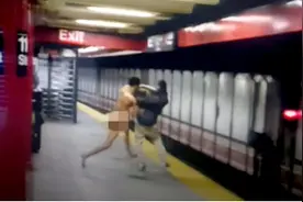 疫情期间得不到药物救治，纽约精神病患者地铁站伤人后触电身亡图片