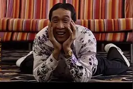 杨光的快乐生活：条子给公司挑形象代言人，面试就摸美女的手视频封面