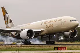 联邦快递接收阿提哈德航空波音777货机图片
