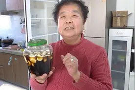 视频｜腊八节要腌“腊八蒜”，腌制有技巧，看聊城阿姨现场教学图片