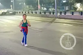 你大爷还是你大爷！重庆81岁大爷每天凌晨4点赤膊跑步10公里图片