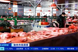 卖一头猪赚2000元，养猪户一年挣五年的钱！屠宰场每天宰够650头才保本图片