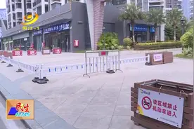 现场新闻：商铺门前公共用地变专用停车场图片