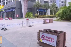 现场新闻：商铺门前公共用地变专用停车场图片