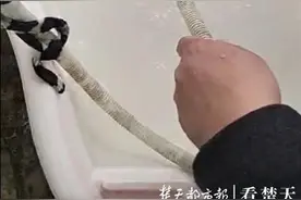 瘆得慌！湖南常德一居民家自来水现大量活虫，反映多次水质未好转图片