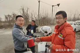这啥神仙缘分？东阿同年同月同日生的两人开俩白车撞了……图片