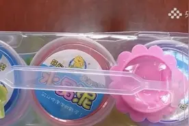 “网红”“不粘手”，史莱姆水晶泥被曝硼砂超标，三无产品风险高，专家：儿童的致死量是5克图片