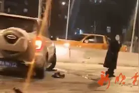 10车连撞！事发哈东路下桥处图片