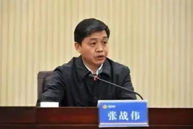 掌掴下属的市委书记，免职图片