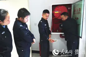 甘当绿叶衬红花图片