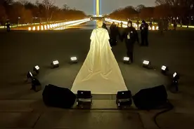 水果姐晒就职晚会纪念照 奥兰多·布鲁姆甜蜜相伴图片