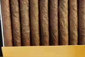 男子称免税店买雪茄发霉！客服：非质量问题，有人专买发霉的图片